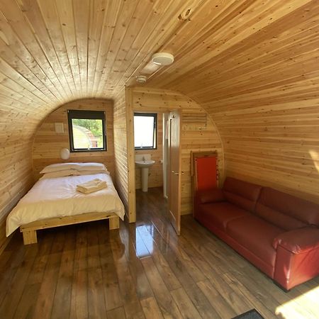 Forest Pod 4 Pet Friendly Villa Neath Exterior photo
